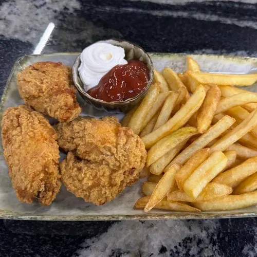 Aripioare picante cu cartofi pai