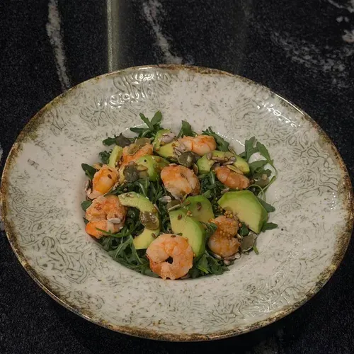 Salată Rucola cu creveți și avocado