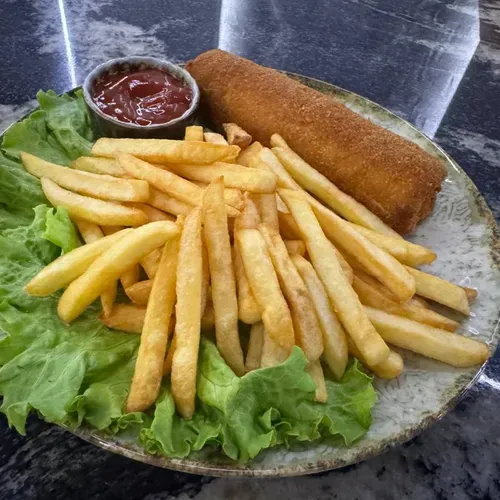 Crem șnițel cu cartofi pai